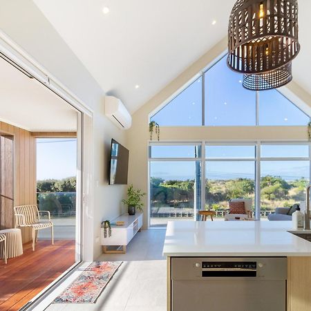 Luxury Beachside Living Elegant 3-Bedroom Haven Christchurch Buitenkant foto