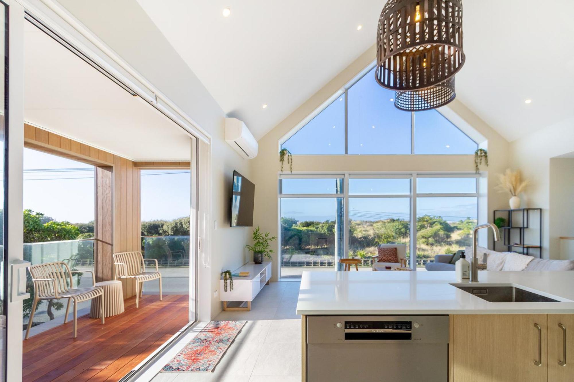 Luxury Beachside Living Elegant 3-Bedroom Haven Christchurch Buitenkant foto