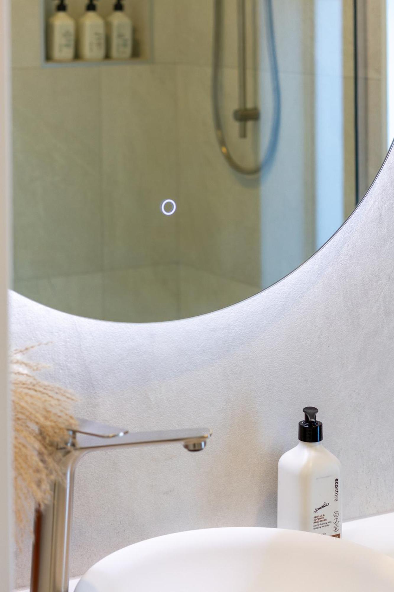 Luxury Beachside Living Elegant 3-Bedroom Haven Christchurch Buitenkant foto