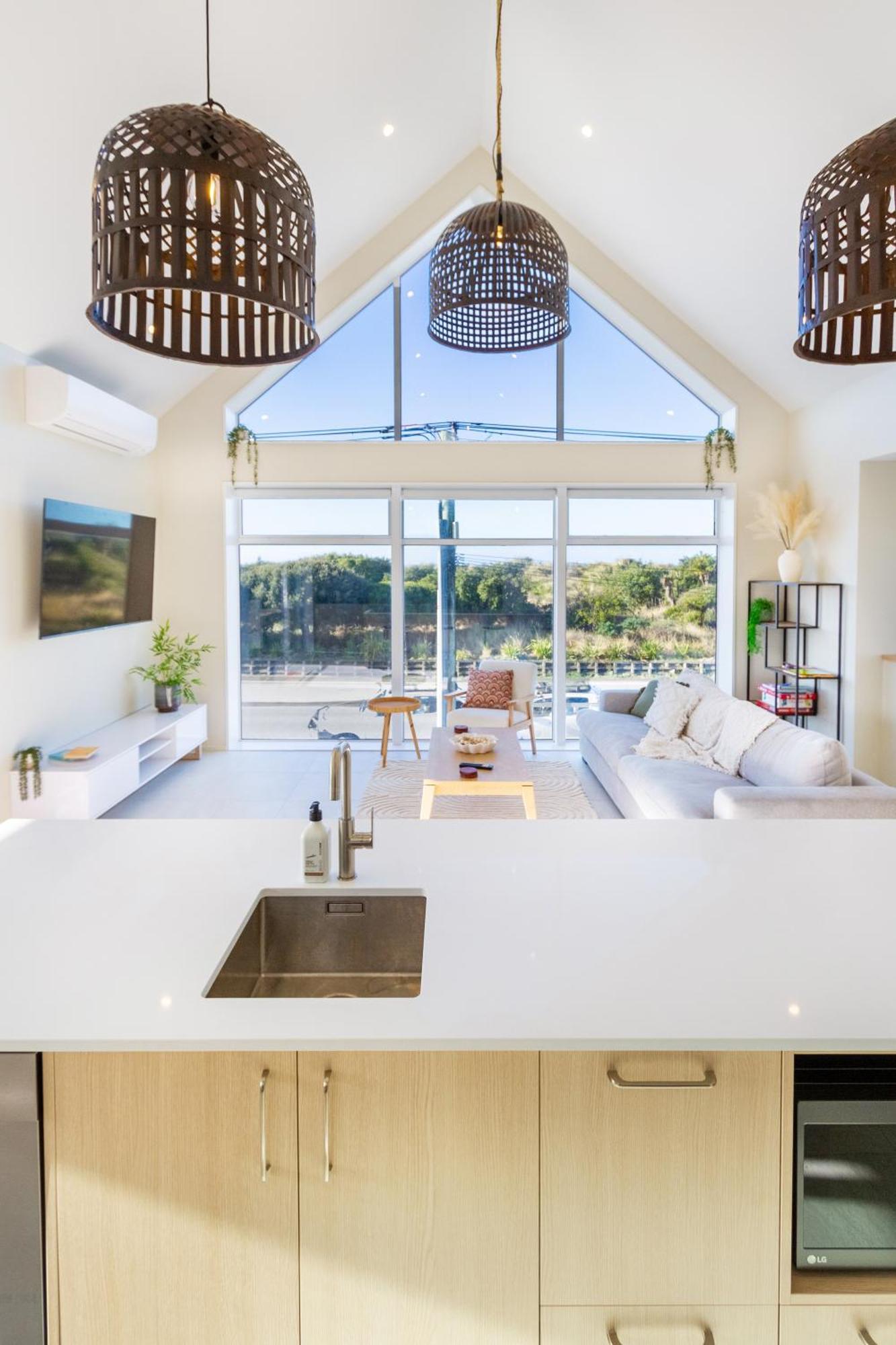 Luxury Beachside Living Elegant 3-Bedroom Haven Christchurch Buitenkant foto