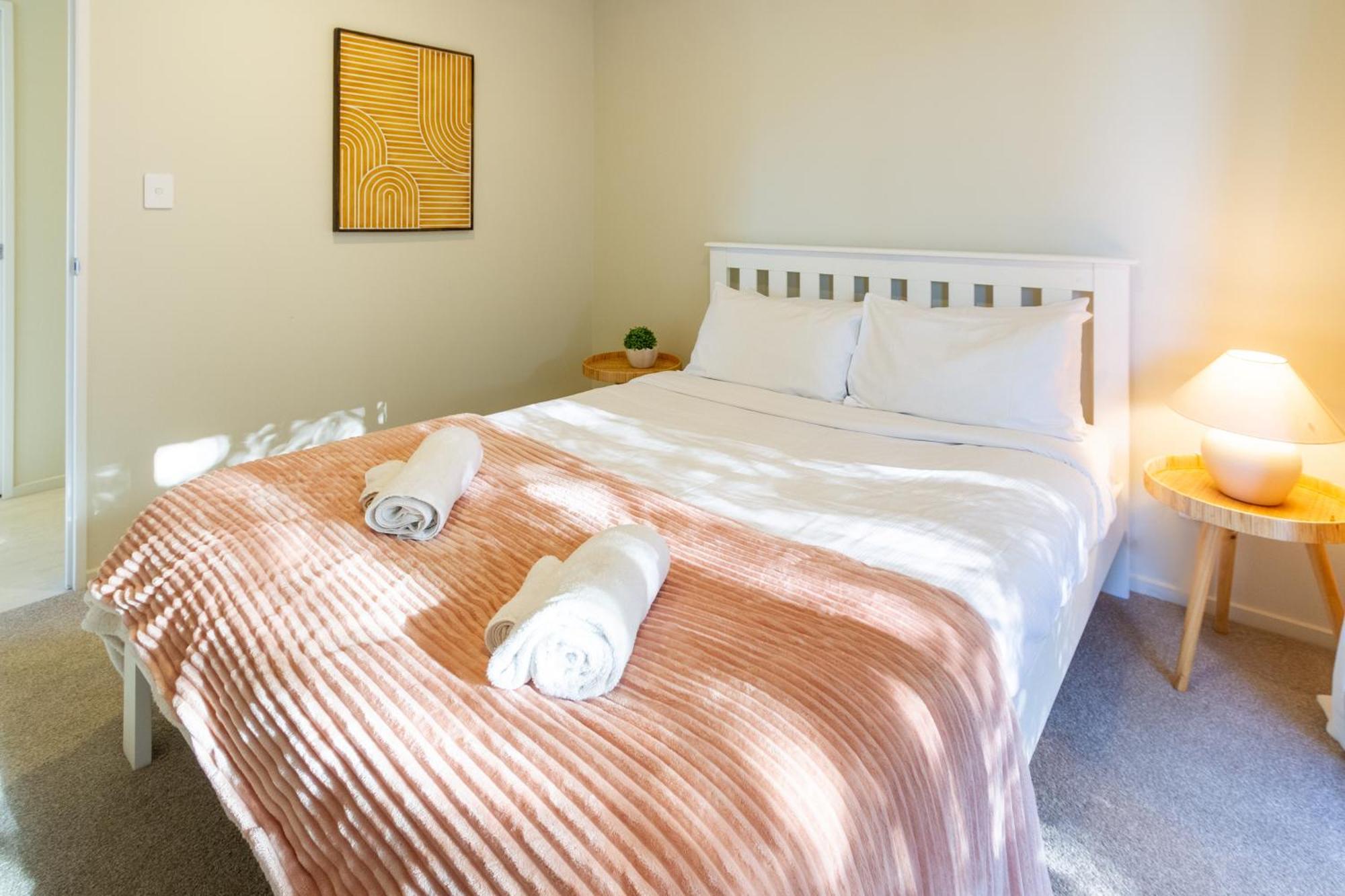 Luxury Beachside Living Elegant 3-Bedroom Haven Christchurch Buitenkant foto